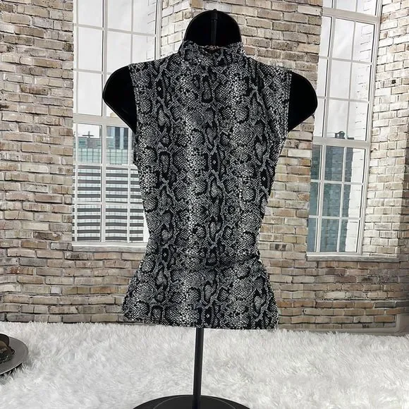 Women’s Olivia Rae Black & White Sleeveless Classy Shirt (M) AS13 - Picture 2 of 9